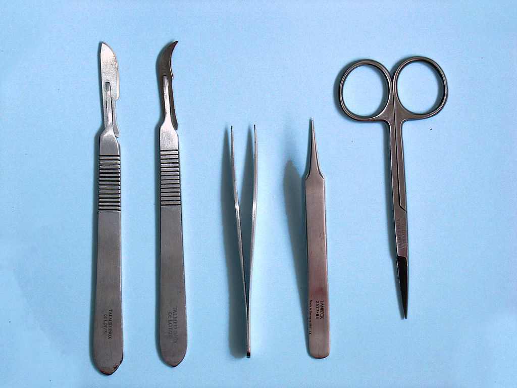 1024px-Dissection_tools